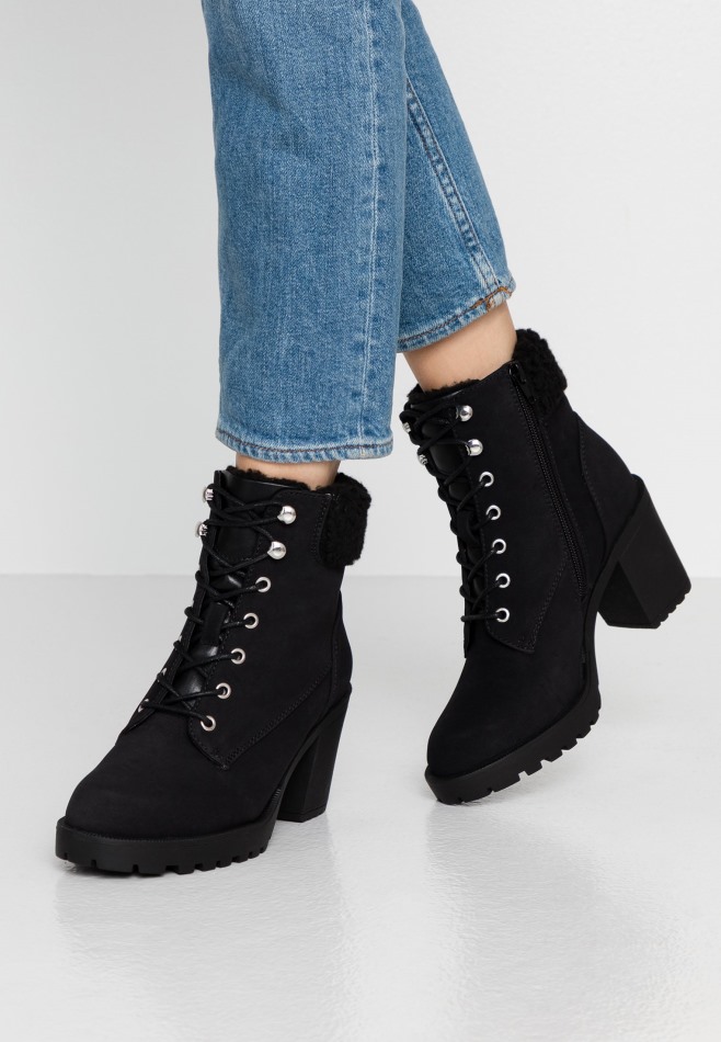 Gabour | Bottines Noires Exclusives à Lacets